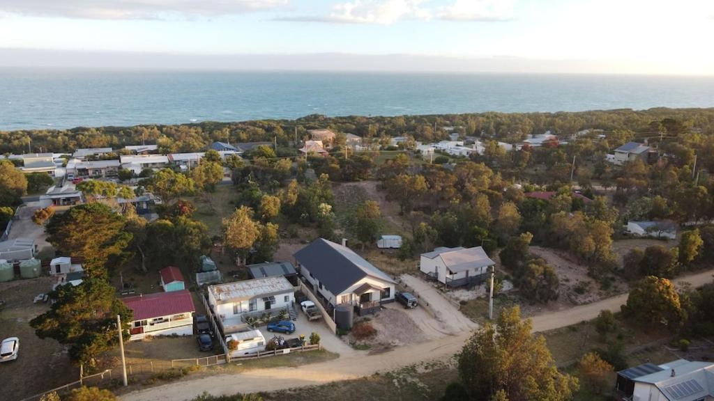 Piece Of Paradise, Huge 4 Bedroom Haven Holiday home Letts Beach