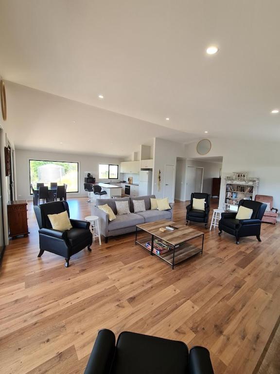 Piece Of Paradise, Huge 4 Bedroom Haven Holiday home Letts Beach