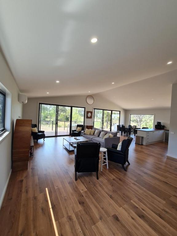 Piece Of Paradise, Huge 4 Bedroom Haven *